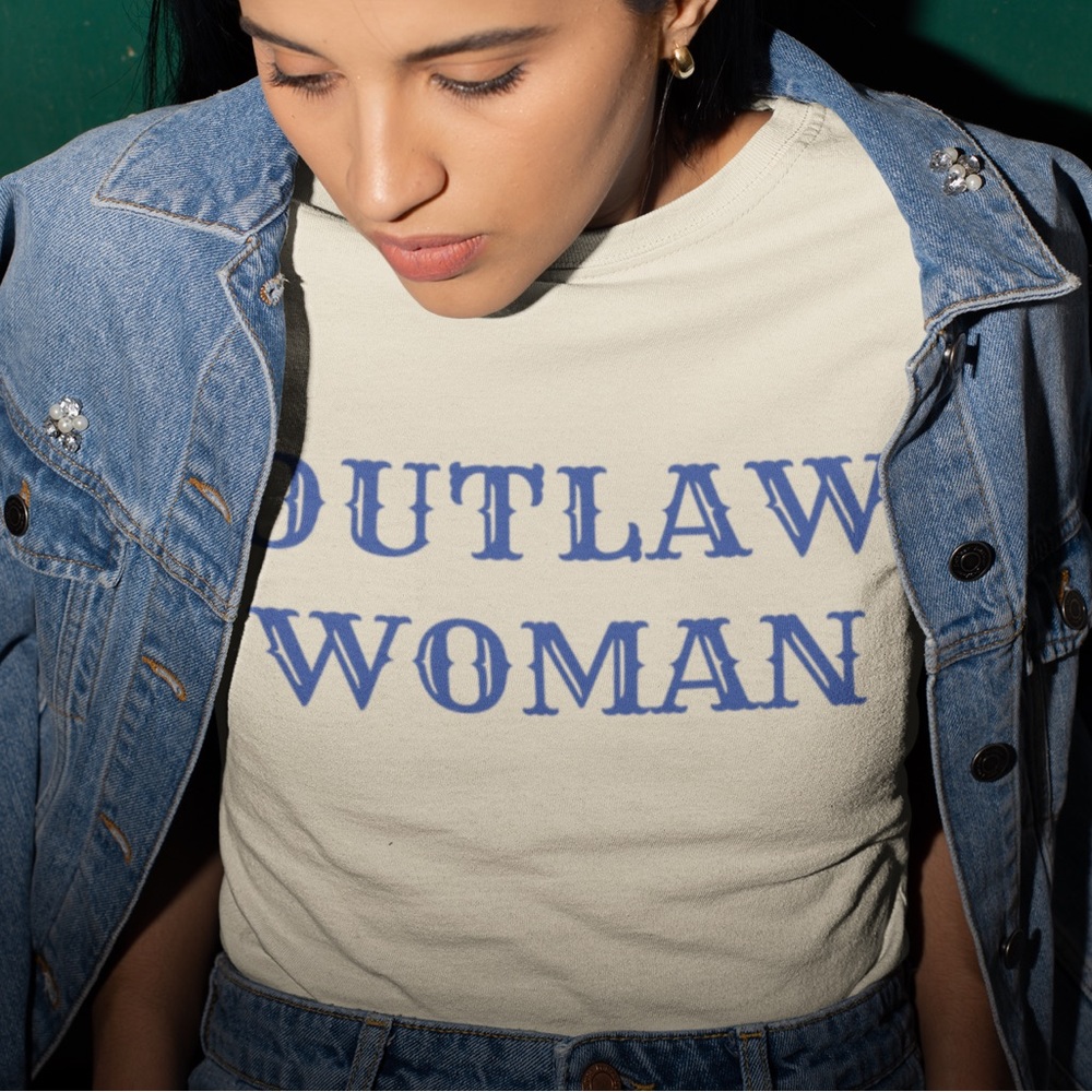 Outlaw woman tee